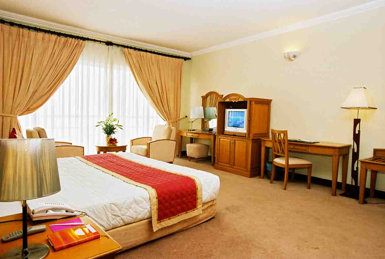 SAI GON HA LONG HOTEL 